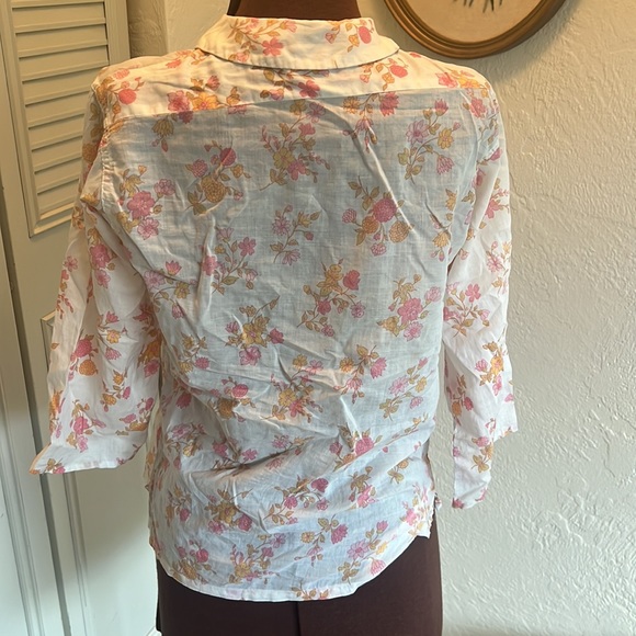 Vintage button down floral blouse - Picture 4 of 6